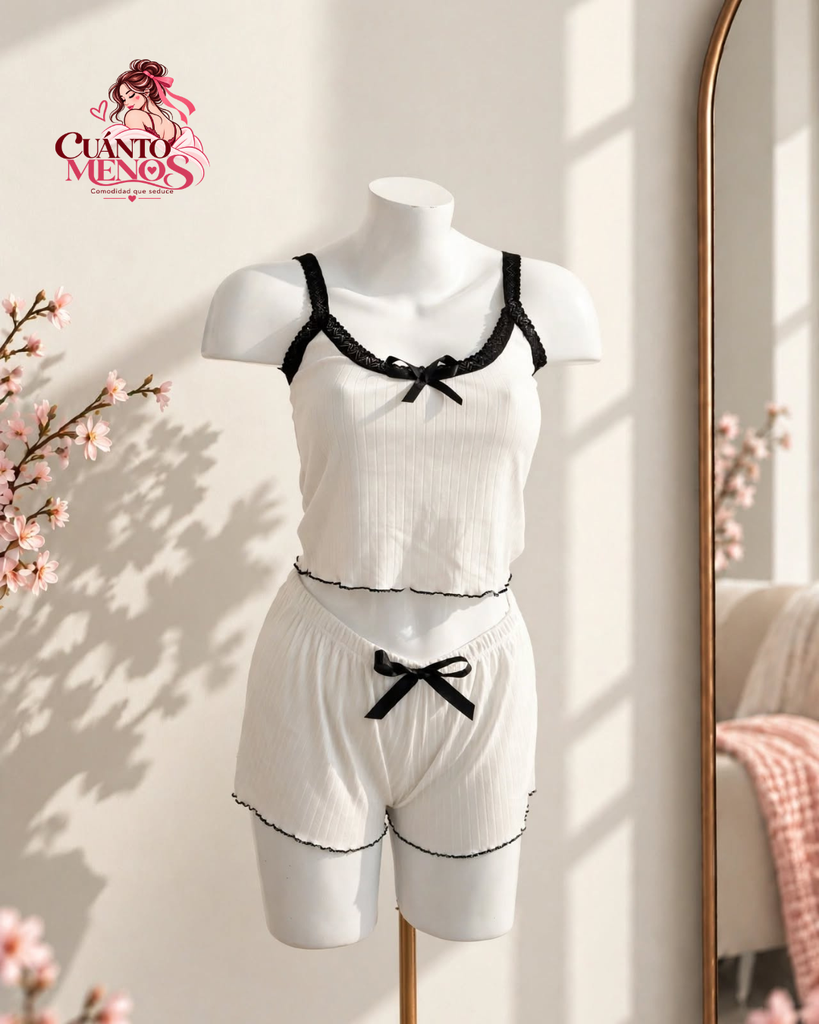 Pijama Coqueta Black & White – Set Top + Short Pijama 2 Piezas – Talla S – Blanco con Negro – Tela Rib