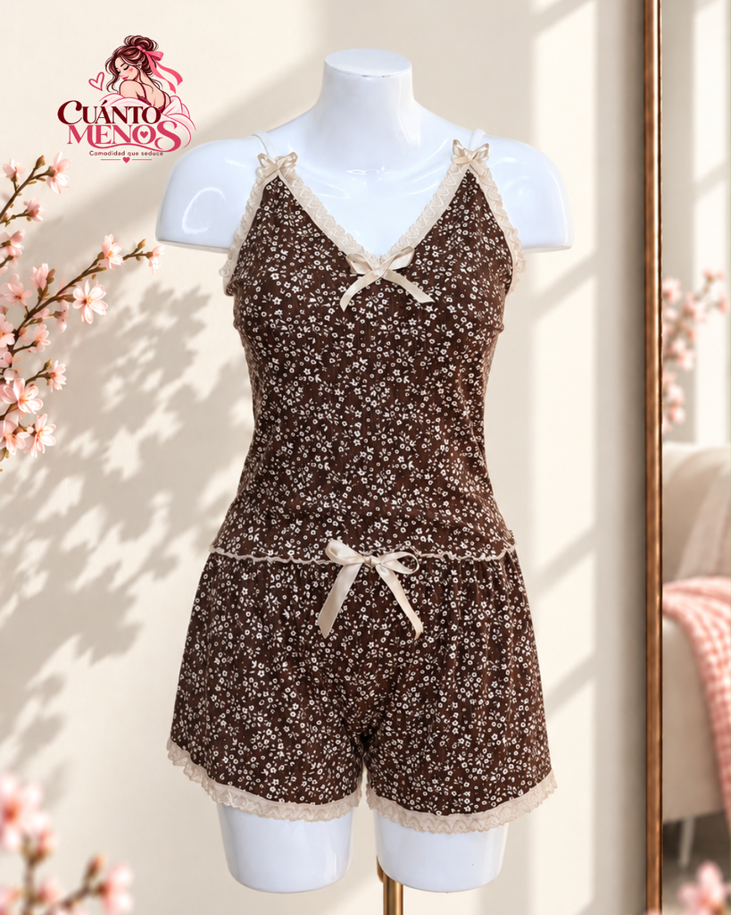 Pijama Flores Marrón – Set Top + Short Pijama 2 Piezas – Talla L – Marrón con Flores – Tela Rib