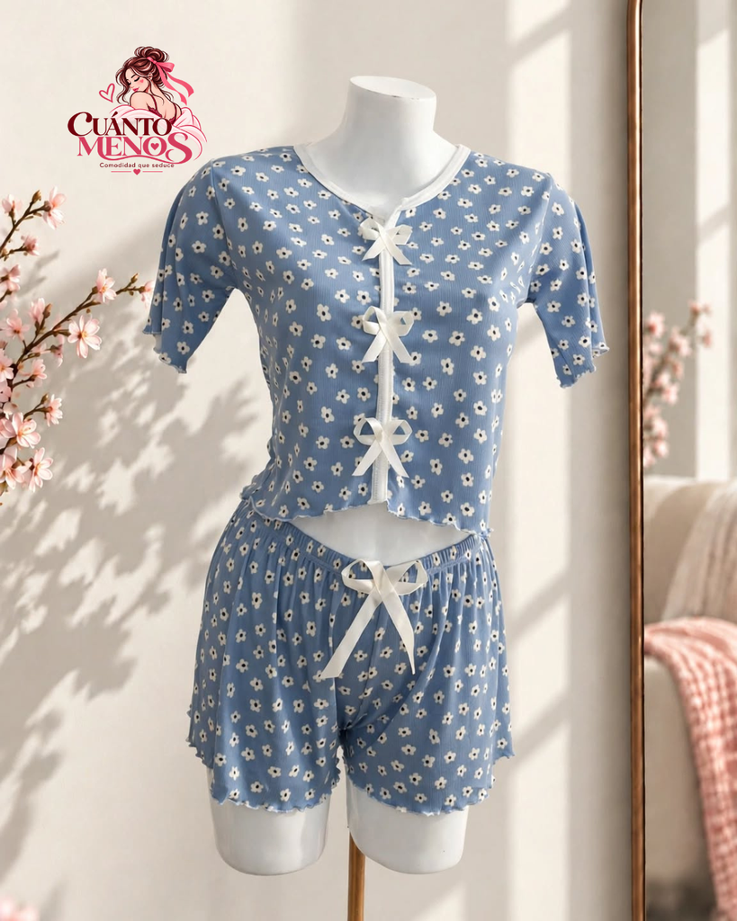 Pijama Flores Azul – Set Top + Short Pijama 2 Piezas – Talla L – Azul con Flores Blancas – Tela Rib