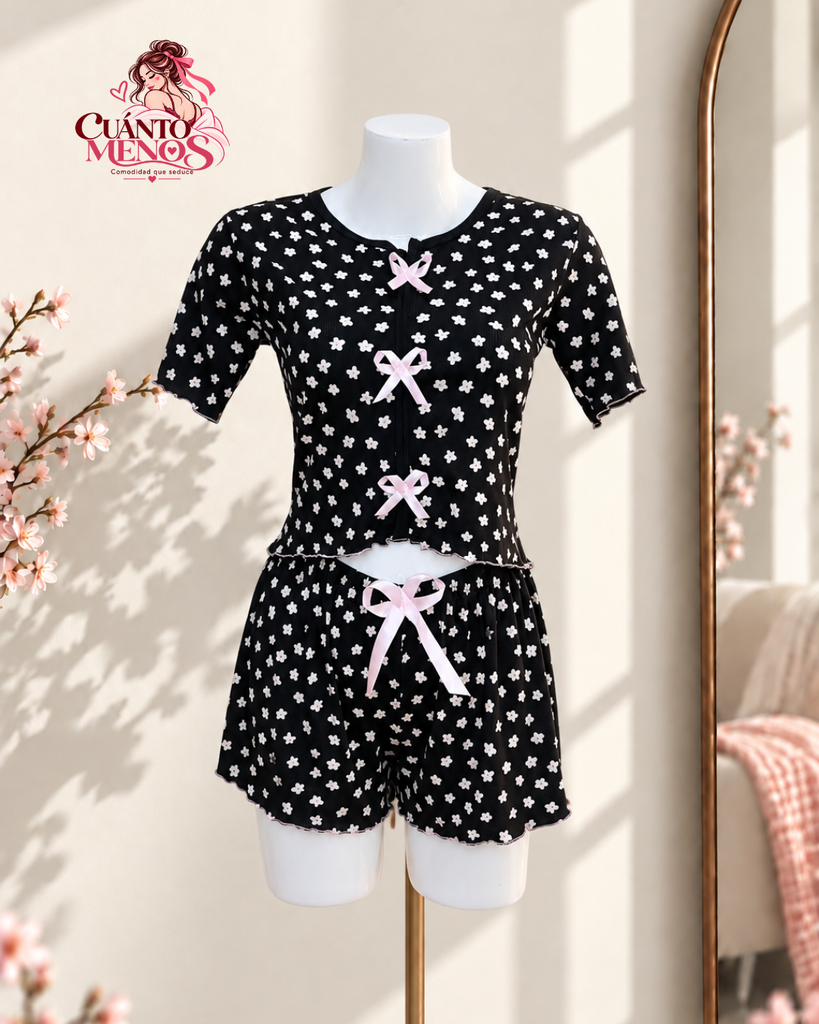 Pijama Flores Negras – Set Top + Short Pijama 2 Piezas – Talla L – Negro con Flores Blancas – Tela Rib