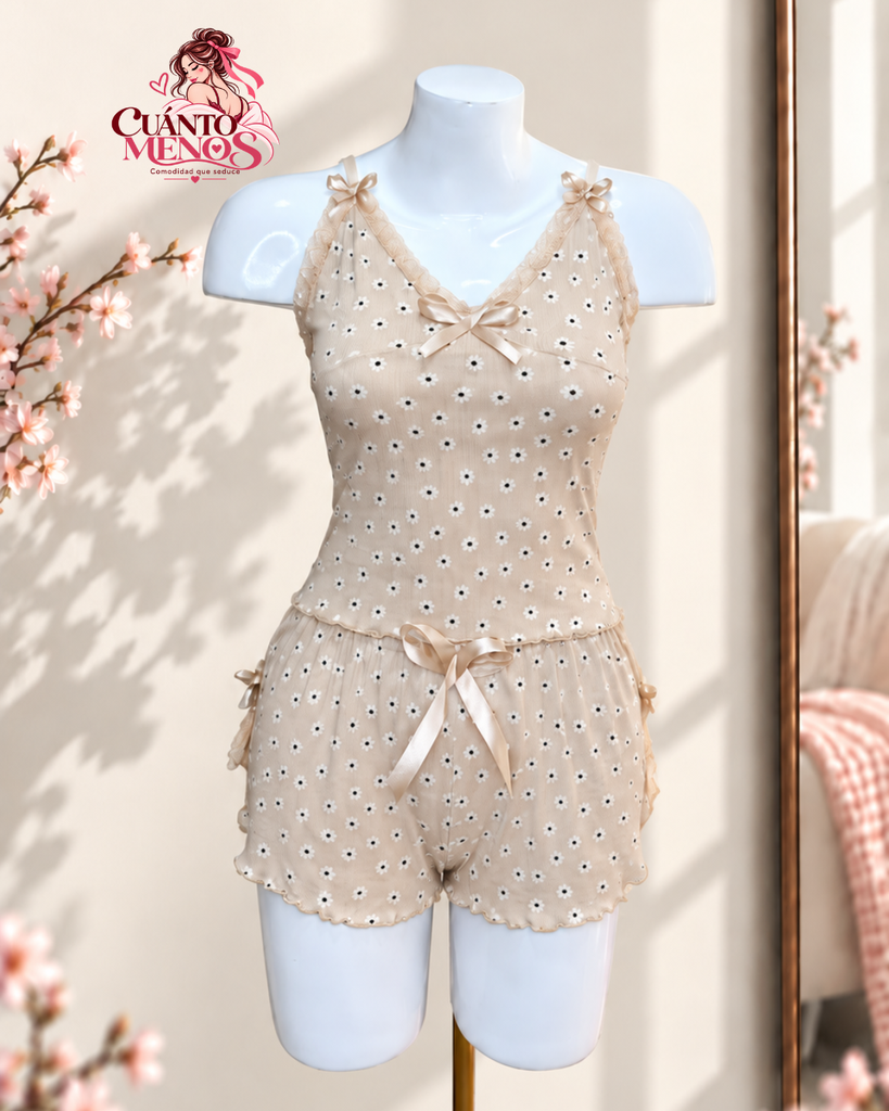 Pijama Flores Crema – Set Top + Short Pijama 2 Piezas – Talla M – Crema con Flores – Tela Rib
