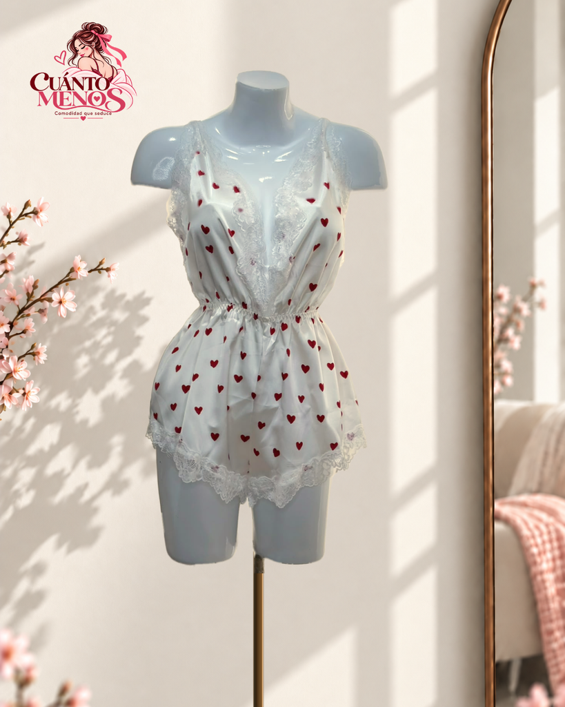 Enterizo Love Hearts – Pijama Enterizo de Seda con Encaje Talla M/L – Blanco con Corazones Rojos