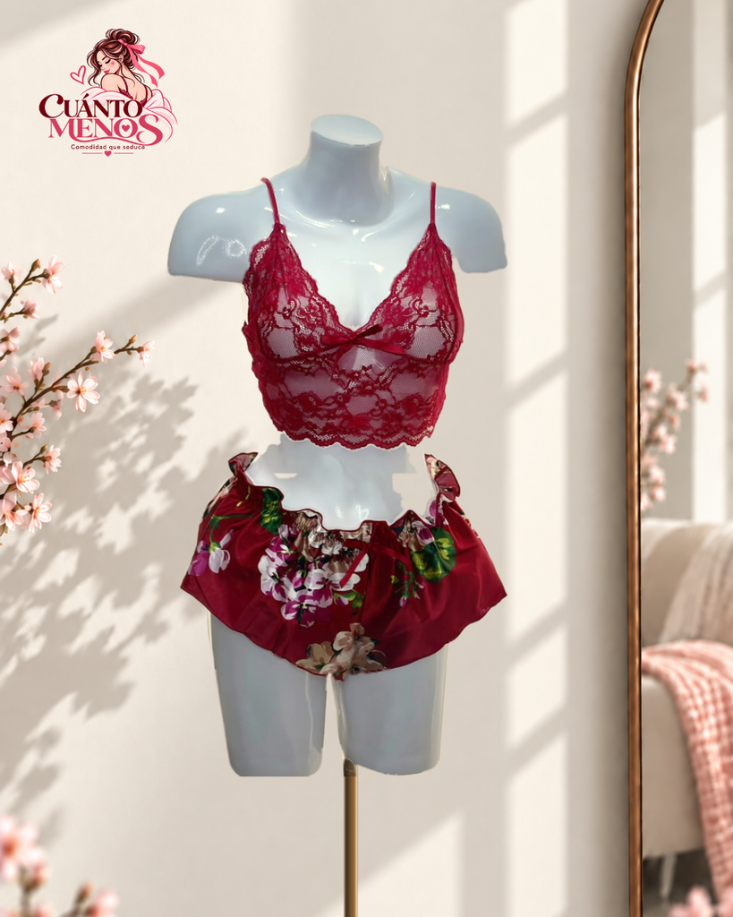 Set Guinda Floral – Pijama Satin 2 Piezas con Encaje Talla M/L – Guinda / Burdeos Vinotinto con Flores